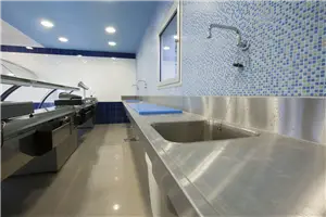 Interno pescheria - Lavelli retrobanco